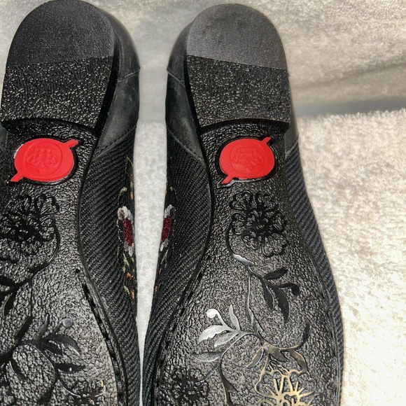 Born Women's Ballet Flat,Floral Embroidered Fabric-Leather,6 M,36.5 EU - Picture 10 of 16